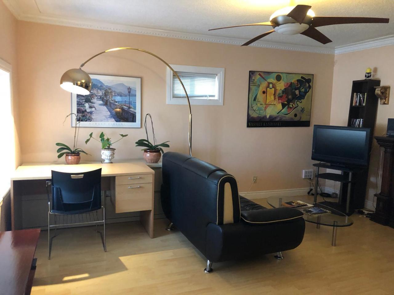 Cozy Bedrooms Guest House Vancouver Bagian luar foto