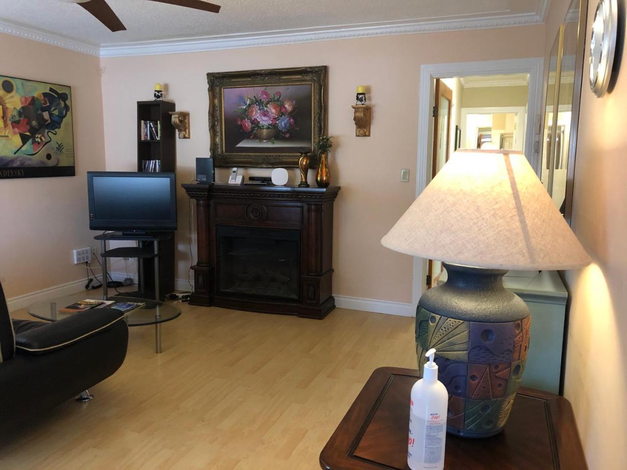 Cozy Bedrooms Guest House Vancouver Bagian luar foto