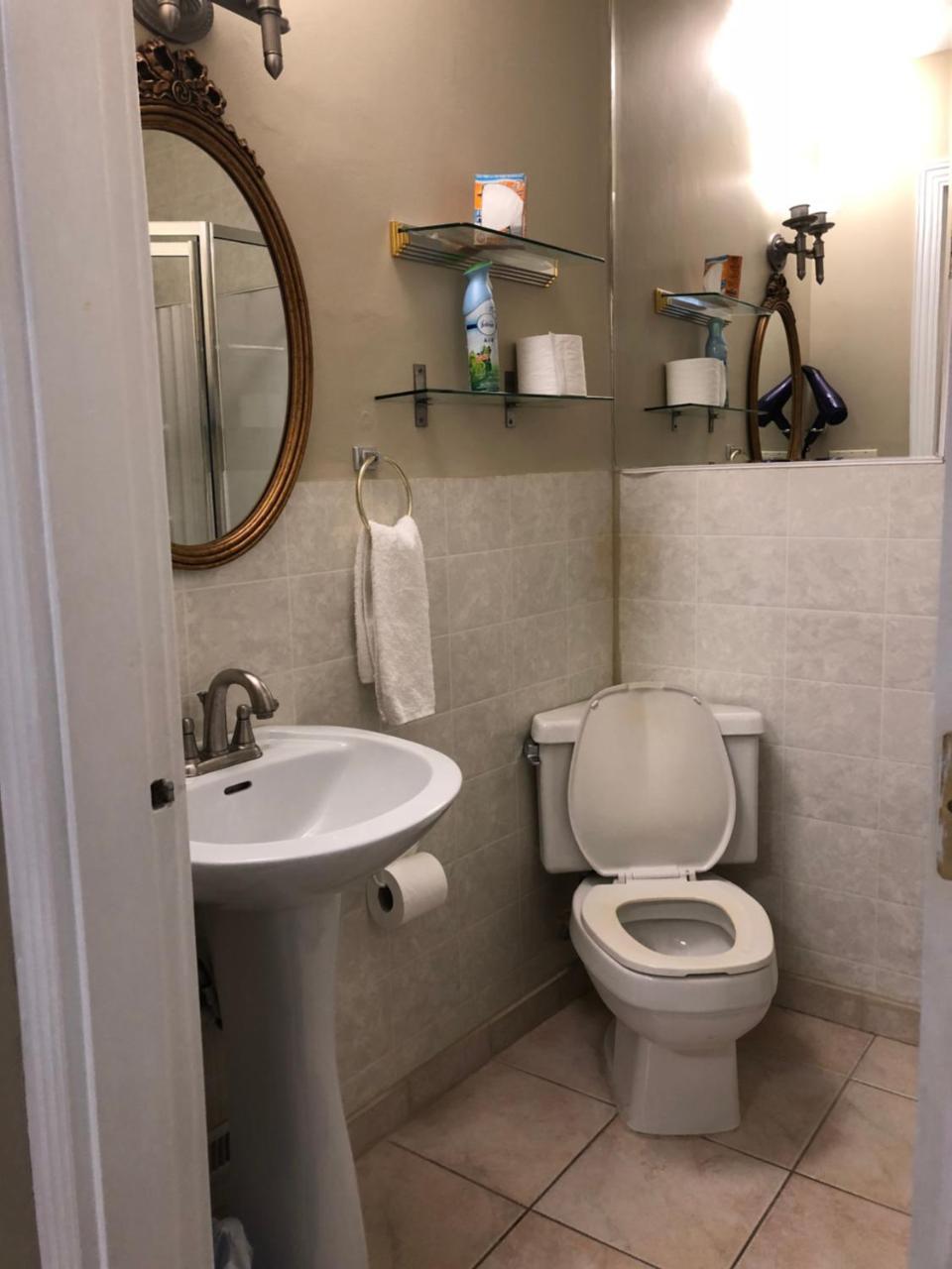 Cozy Bedrooms Guest House Vancouver Bagian luar foto